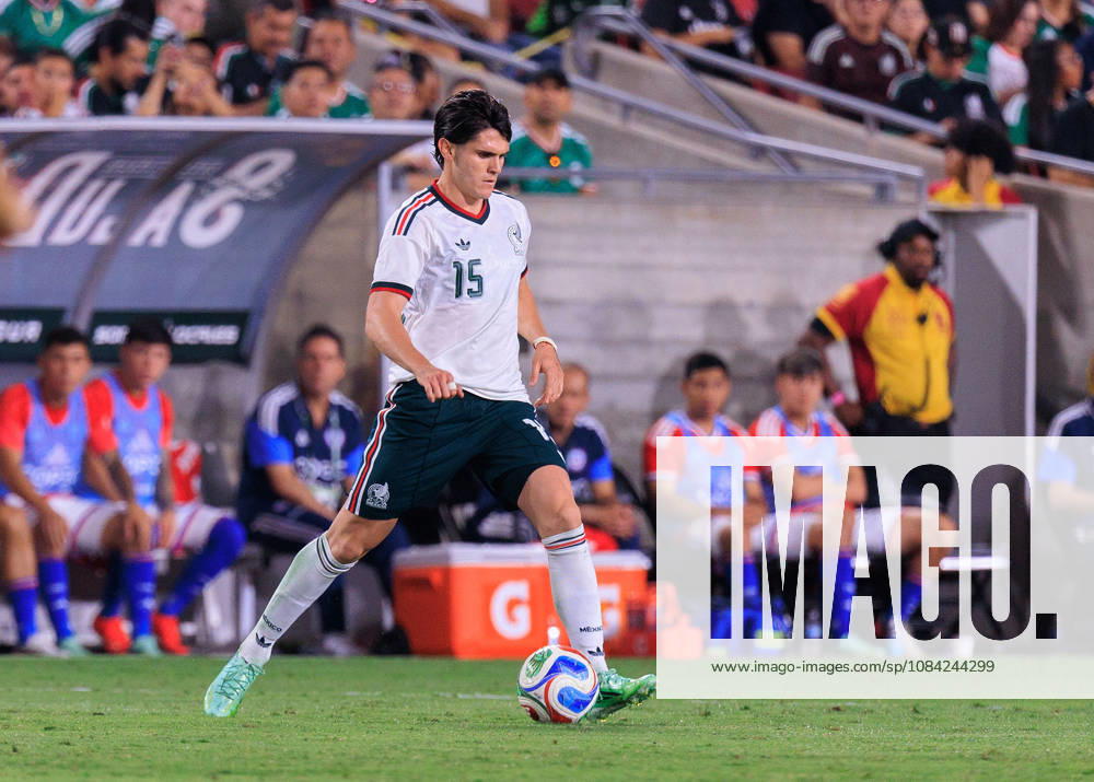 Israel Reyes 15 of Mexico during an International Friendly, Länderspiel, Nationalmannschaft match against Chile at Los Angeles Memorial Coliseum on Tuesday, October 6, 2026, in Los Angeles, California. Mexico loses to Chile, 0-2. JAVIER ROJAS PI Los Angeles USA - ZUMAp124 20261006_zaa_p124_151
