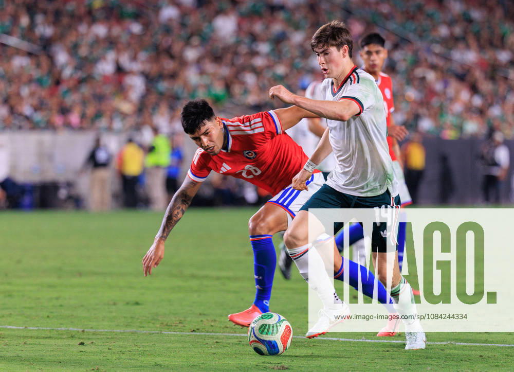 Armando Gonzalez 14 of Mexico wins the ball from Diego Ulloa 26 of Chile during an International Friendly, Länderspiel, Nationalmannschaft match at Los Angeles Memorial Coliseum on Tuesday, October 6, 2026, in Los Angeles, California. Mexico loses to Chile, 0-2. JAVIER ROJAS PI Mexico Vs. Peru - ZUMAp124 20261006_zaa_p124_162