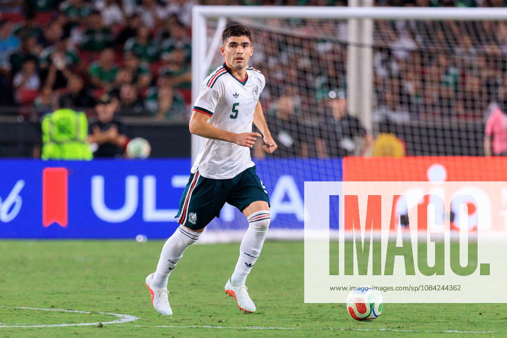 Johan Vasquez 5 of Mexico during an International Friendly, Länderspiel, Nationalmannschaft match against Chile at Los Angeles Memorial Coliseum on Tuesday, October 6, 2026, in Los Angeles, California. Mexico loses to Chile, 0-2. JAVIER ROJAS PI Mexico Vs. Peru - ZUMAp124 20261006_zaa_p124_176
