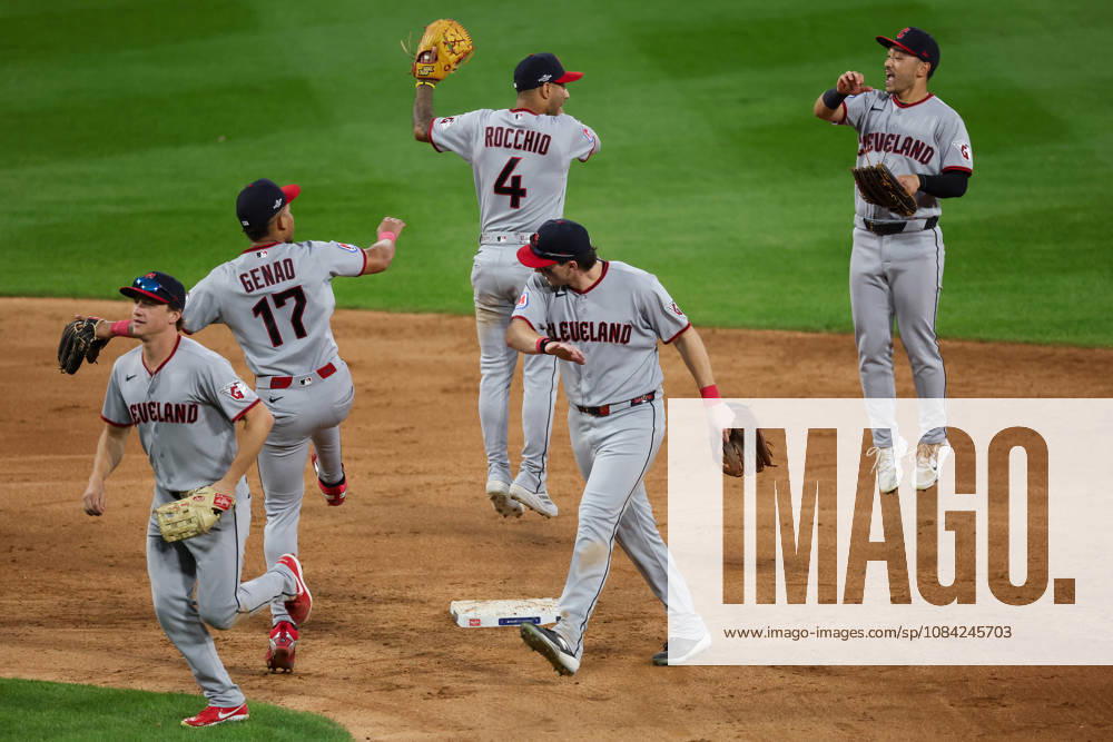Cleveland Guardians players celebrate after defeating the Chicago White Sox, 9-3, in Game 3 of the American League Division Series at Rate Field in Chicago. The White Sox lead the series, 2-1. MLB, Baseball Herren, USA 2026: ALDS Game 3: Guardians 9:3 White Sox - ZUMAm67_ 20261007_zaf_m67_002