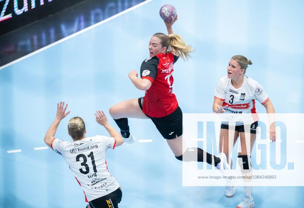 Handball Frauen 1. Bundesliga Frauen Saison 2026-2027 Salzhalle 5. Spieltag Thüringer HC - HSG Blomberg-Lippe im Foto: Levke Kretschmann 17 (Thüringer HC) ( Deutschland Thueringen Bad Langensalza