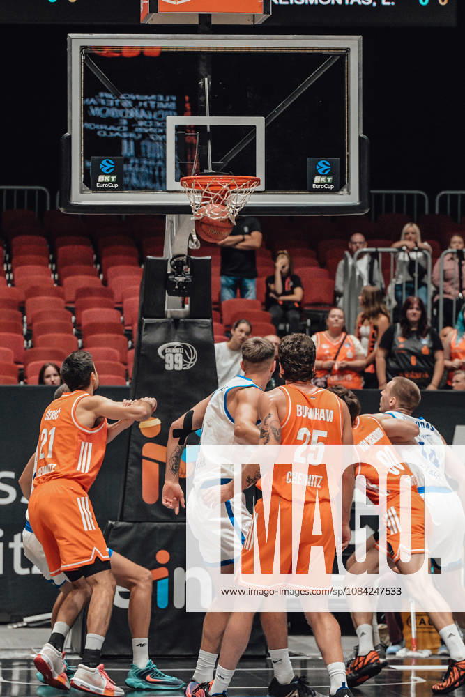 2. Spieltag des Basketball Eurocup Niners Chemnitz - Klaipedos Neptunas 07.10.2026 ab 19.00 Uhr Chemnitz, Chemnitz Arena Im Foto: 25 Ben Burnham beim Freiwurf 2. Spieltag des Basketball Eurocup Niners Chemnitz - Klaipedos Neptunas Chemnitz Sachsen Deutschland