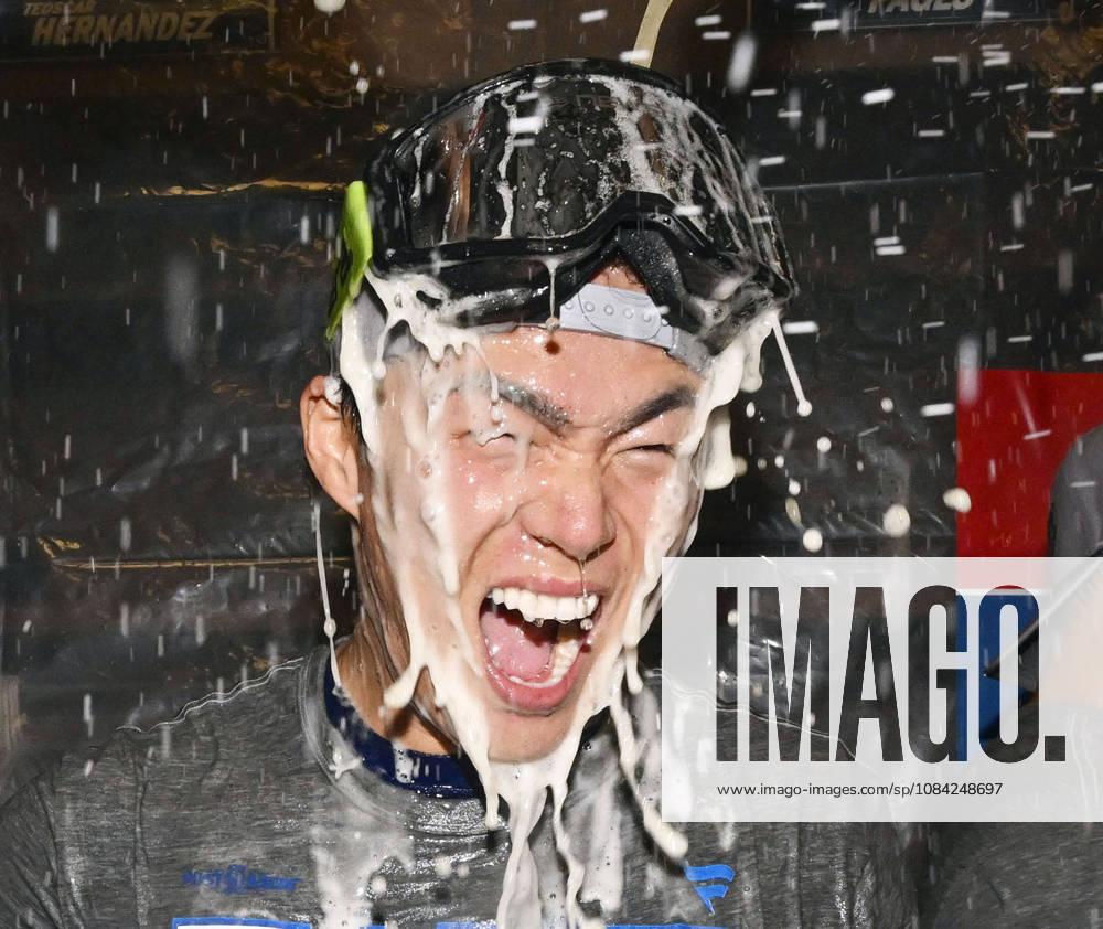 Baseball: Division Series between Dodgers and Braves Los Angeles Dodgers pitcher Yoshinobu Yamamoto celebrates after team wins Game 4 of the National League Division Series against the Atlanta Braves at Truist Park in Atlanta on Oct. 7, 2026, and advances to the National League Championship Series. A14AA0005630434P