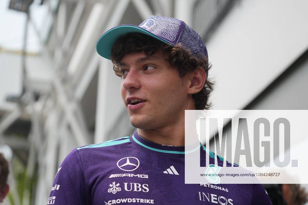 Andrea Kimi Antonelli (ITA) (Mercedes-AMG Petronas F1 Team) in the paddock of the Formula 1 Singapore Grand Prix 2026 at the Marina Bay Street Circuit. Singapore Singapore - ZUMAs197 20261008_aaa_s197_006