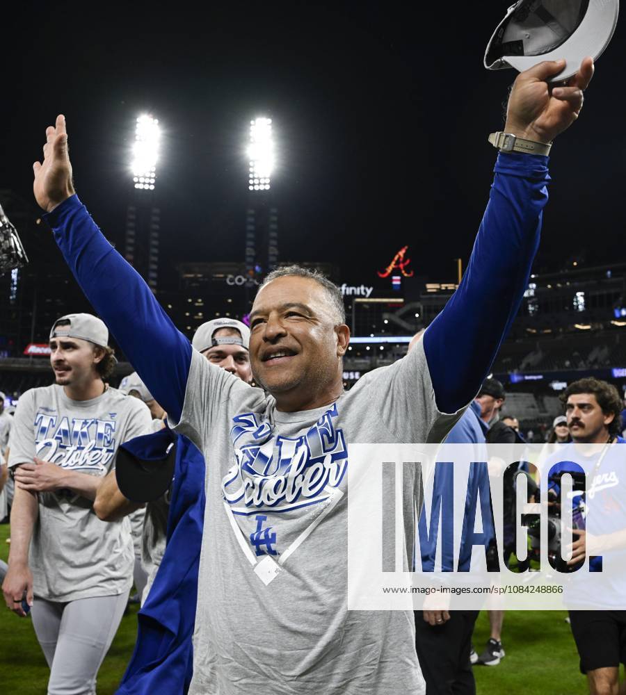 Baseball: Division Series between Dodgers and Braves Los Angeles Dodgers manager Dave Roberts waves to the crowd after the Dodgers beat the Atlanta Braves in Game 4 of the National League Division Series at Truist Park in Atlanta on Oct. 7, 2026, advancing to the National League Championship Series. A14AA0005630443P