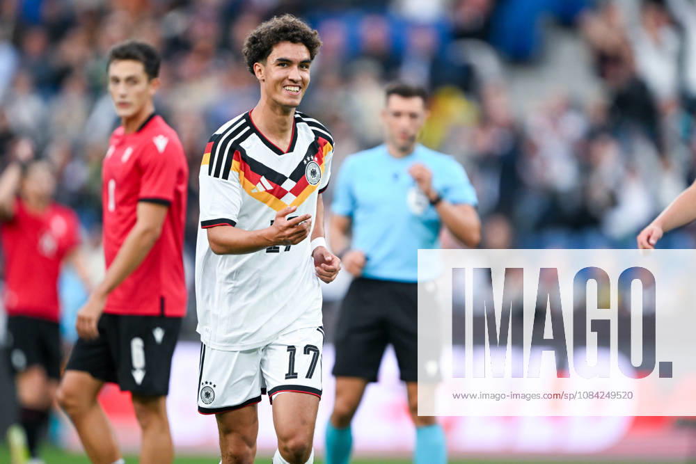 U21, U 21 Laenderspiel - 26 27 - Deutschland - Georgien am 06.10.2026 in der SchücoArena in Bielefeld Jubel, Torjubel, Torschuetze, Torschütze Noah Darvich (Deustchland) jubelt nach seinem Tor zum 1:0.