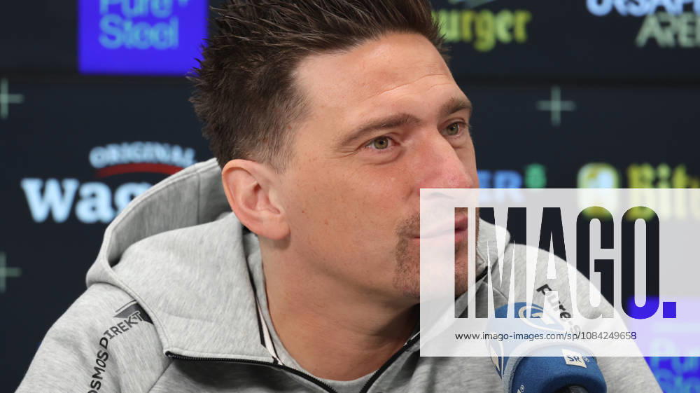 Fussball 1.Bundesliga , SV Elversberg - Pressekonferenz mit Vincent Wagner v.l. Vincent Wagner Trainer (SV 07 Elversberg) Elversberg