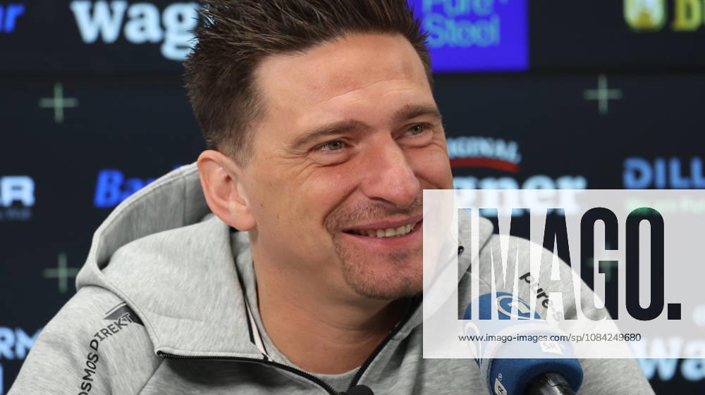 Fussball 1.Bundesliga , SV Elversberg - Pressekonferenz mit Vincent Wagner v.l. Vincent Wagner Trainer (SV 07 Elversberg) Elversberg