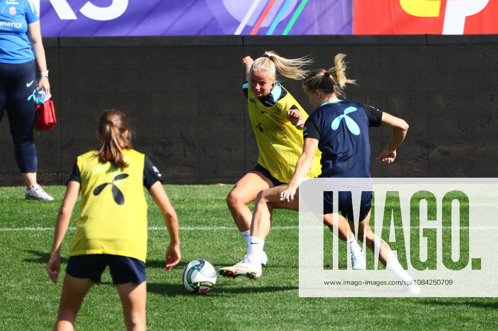 The women s national soccer team is preparing for the World Cup qualifier in Bucharest, Romania, October 8, 2026. Emilie Marie Woldvik during a training session at Stadionul Arcul de Triumf, for the World Cup qualifying match against Romania. Photo: Nikola Krstic, NTB Romania, Bucharest. . RESTRICTED USE FOR BETTING COMPANIES