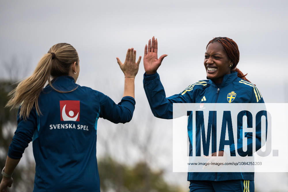 Evelyn Ijeh of the Swedish women s national football team during a training session on October 8, 2026 in Stockholm. Photo: Johanna Säll BILDBYRAN kod JL JL0637 fotboll football soccer fotball vm-kval kval fifa womens world cup qualifier qualifier träning practice training sverige sweden dam bbengfotboll football soccer fotball vm-kval kval fifa womens world cup qualifier qualifier träning practice training sverige sweden dam bbeng