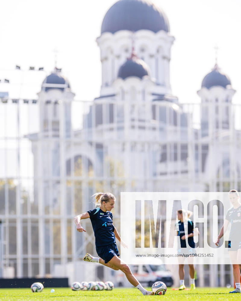 Ada Hegerberg of the Norwegian womens national football team during a training session on October 8, 2026 in Bucharest. Photo: Marius Simensen BILDBYRAN Cop 238 bbeng dam fifa women s world cup qualifier football fotball fotboll norge norway practice soccer training trening träning