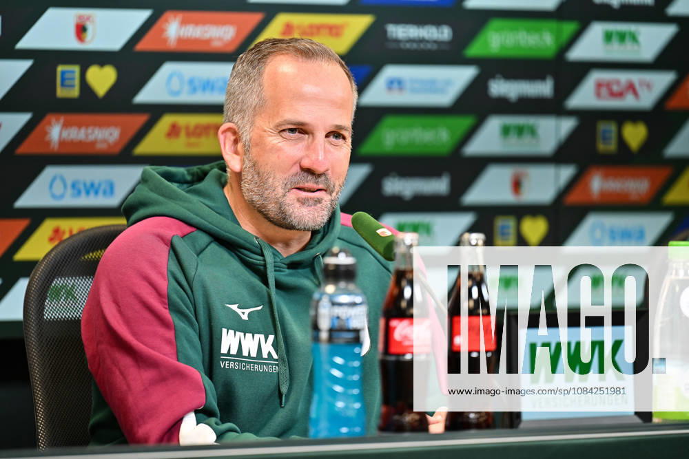 Pressekonferenz FC Augsburg, 08.10.2026 AUGSBURG, GERMANY; 08. OCTOBER: im Bild Manuel BAUM Coach FC Augsburg bei der Pressekonferenz vor der Bundesliga Partie gegen den FC Bayern