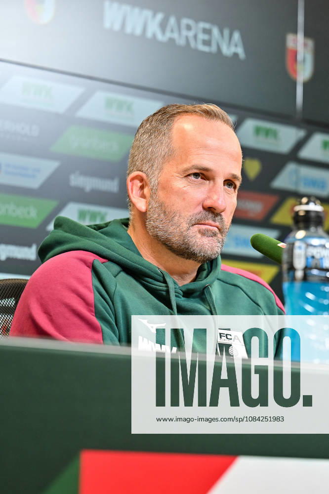 Pressekonferenz FC Augsburg, 08.10.2026 AUGSBURG, GERMANY; 08. OCTOBER: im Bild Manuel BAUM Coach FC Augsburg bei der Pressekonferenz vor der Bundesliga Partie gegen den FC Bayern