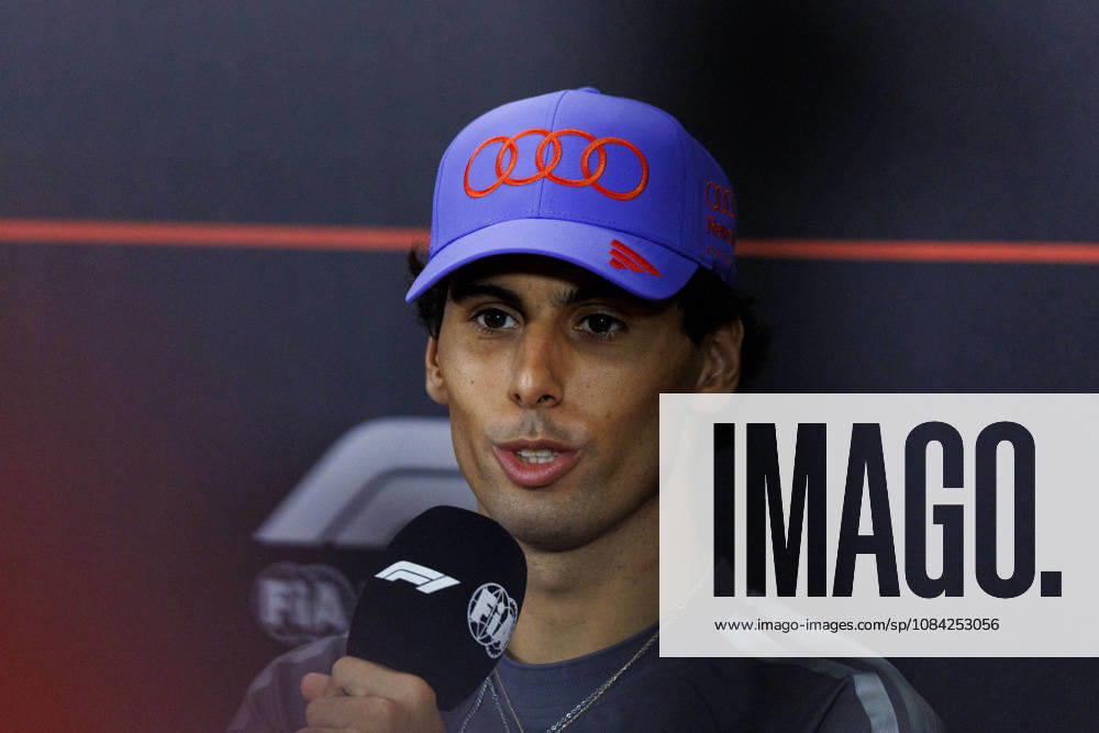 8th October 2026; Marina Bay, Singapore; Formula 1, Singapore Grand Prix, Arrival Day; Gabriel Bortoleto (5) of Brazil and Audi Revolut F1 Team during the press conference, PK, Pressekonferenz at the Singapore Grand Prix StephenxBlackberry