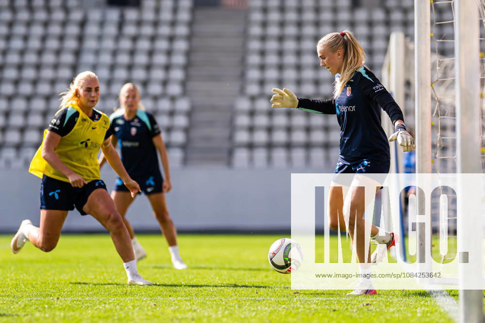 Goalkeeper Selma Panengstuen of the Norwegian womens national football team during a training session on October 8, 2026 in Bucharest. Photo: Marius Simensen BILDBYRAN Cop 238 bbeng dam fifa women s world cup qualifier football fotball fotboll norge norway practice soccer training trening träning