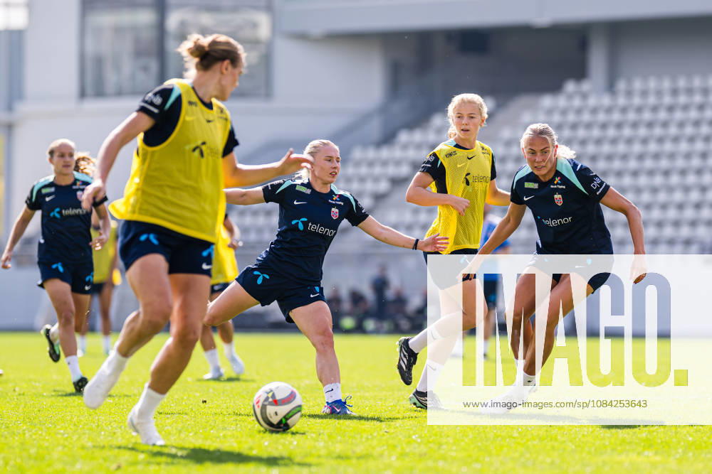 Justine Kielland of the Norwegian womens national football team during a training session on October 8, 2026 in Bucharest. Photo: Marius Simensen BILDBYRAN Cop 238 bbeng dam fifa women s world cup qualifier football fotball fotboll norge norway practice soccer training trening träning