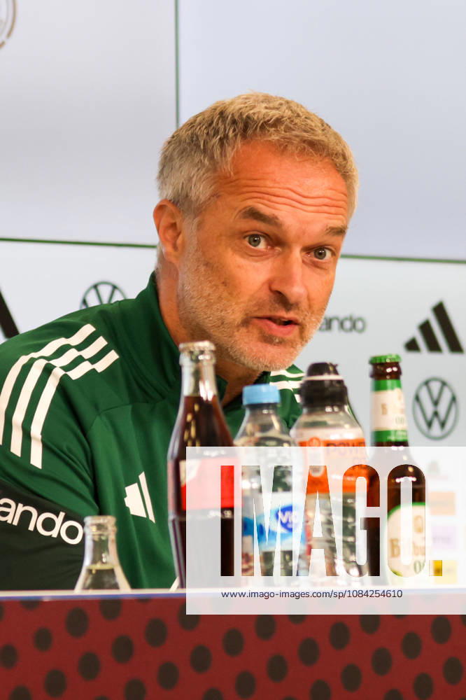 Fussball DFB Medientermine, Deutsche Frauennationalmannschaft - Pressekonferenz und Abschlusstraining v.l. Christian Wück (Deutsche Frauennationalmannschaft) Karlsruhe