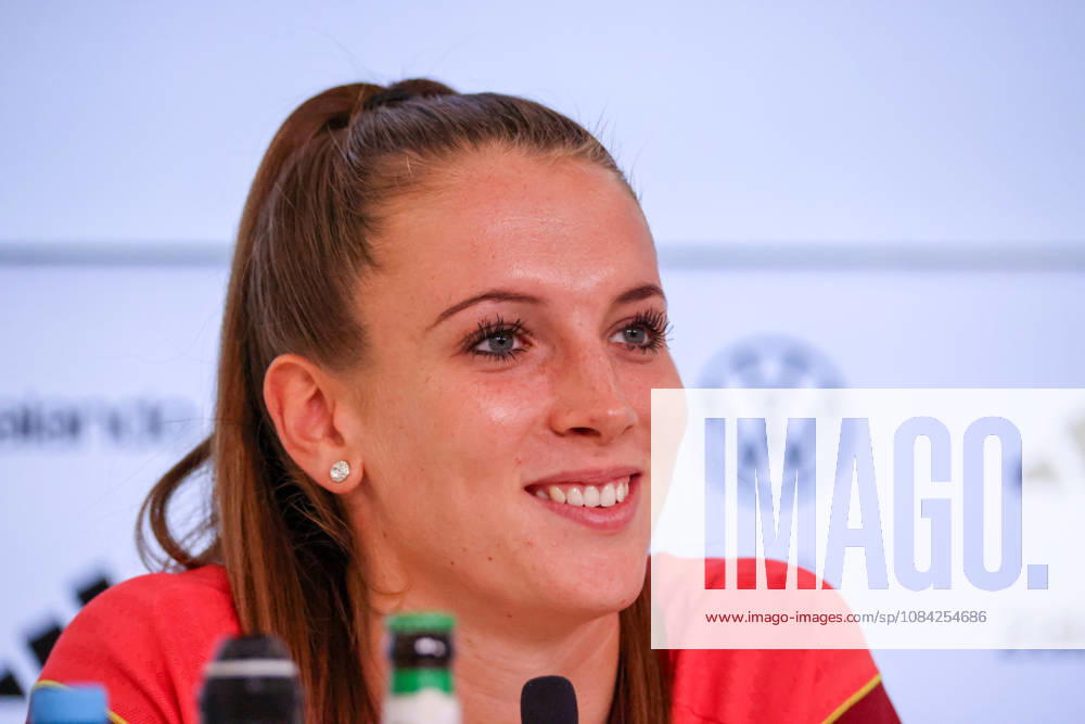 Karlsruhe, Deutschland: 08.10.2026 - Deutsche Fußballnationalmannschaft der Frauen - Abschlusspressekonferenz - Testspiel Deutschland vs. Australien Im Bild: Torhüterin Ena Mahmutovic (Deutschland) bei der Abschlusspressekonferenz in Karlsruhe