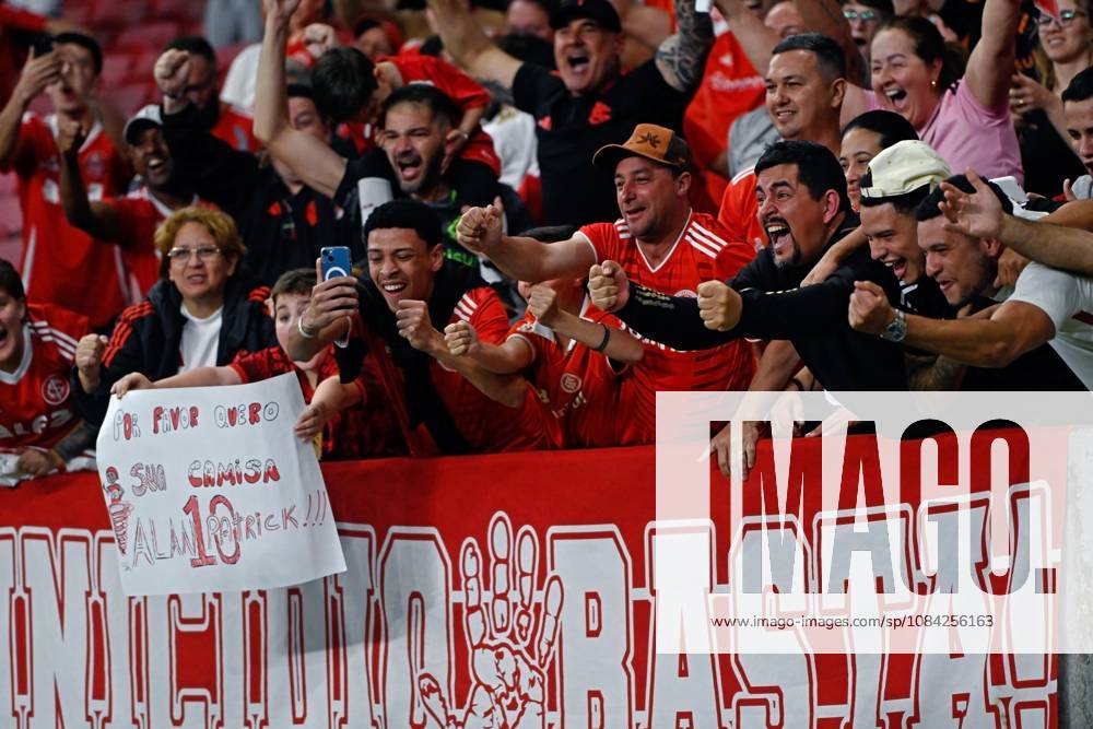 7th October 2026; Beira-Rio Stadium, Porto Alegre, Brazil; Brazilian Serie A Football, Internacional versus Corinthians; Internacional fans celebrates the scored goal by Alan Patrick in the 77th minute to go up 2-0 MaxxPeixoto DiaEsportivo