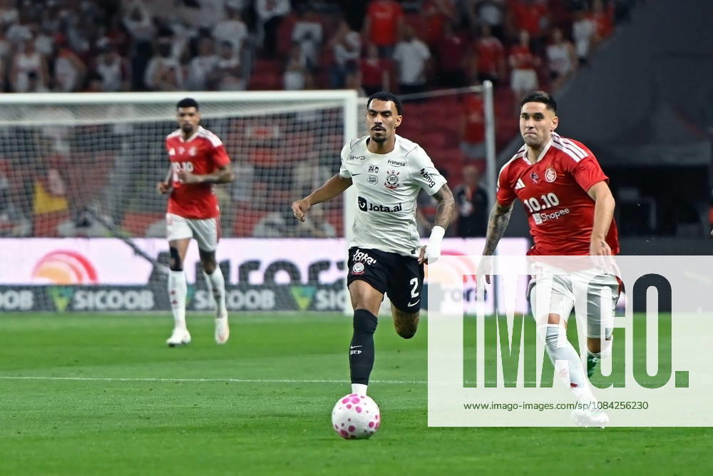 7th October 2026; Beira-Rio Stadium, Porto Alegre, Brazil; Brazilian Serie A Football, Internacional versus Corinthians; Rodrigo Villagra of Internacional battles for possession ball with Matheuzinho of Corinthians MaxxPeixoto DiaEsportivo