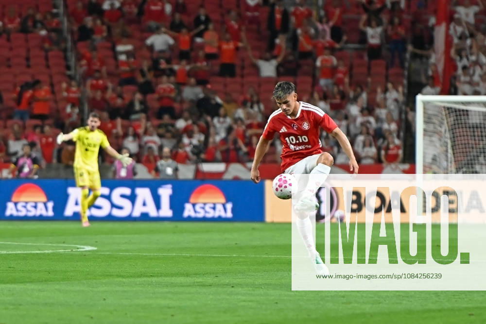 7th October 2026; Beira-Rio Stadium, Porto Alegre, Brazil; Brazilian Serie A Football, Internacional versus Corinthians; Alexandro Bernabei of Internacional controls the ball MaxxPeixoto DiaEsportivo