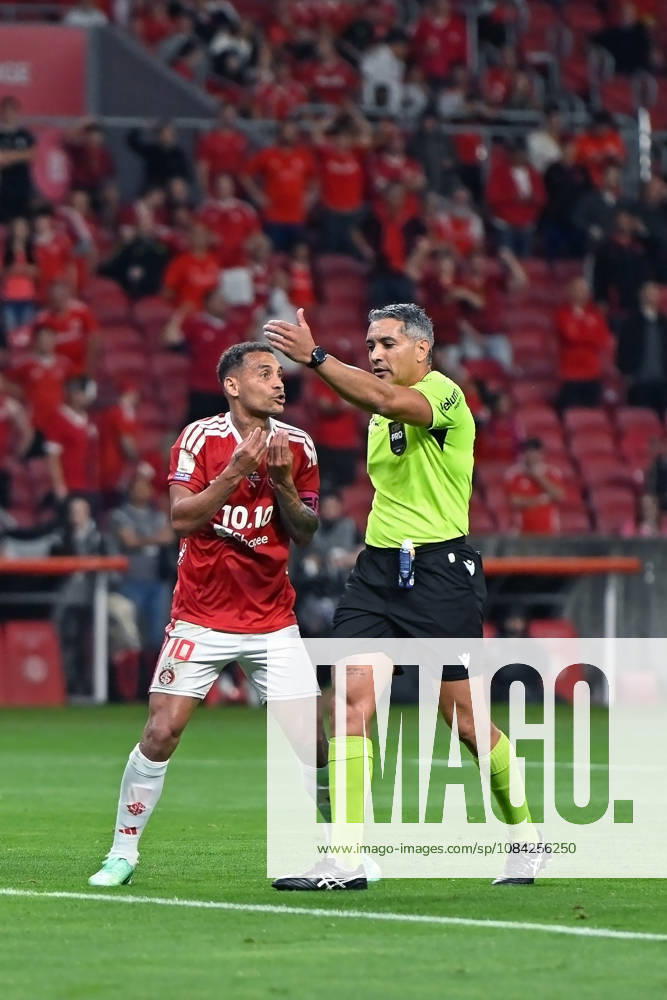 7th October 2026; Beira-Rio Stadium, Porto Alegre, Brazil; Brazilian Serie A Football, Internacional versus Corinthians; Alan Patrick of Internacional complains to the referee Felipe Fernandes de Lima MaxxPeixoto DiaEsportivo