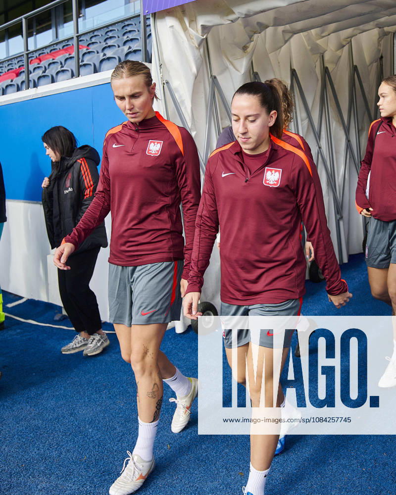 LEUVEN , PILKA NOZNA KOBIET ( WOMEN S FOOTBALL) TRENING OFICJALNY PRZED POLFINALEM BARAZY MISTRZOSTW SWIATA 2027 TRENING NZ. OLIWIA WOS, WIKTORIA ZIENIEWICZ FOTO RADOSLAW JOZWIAK CYFRASPORT NEWSPIX.PL --- Newspix.pl RA2_6007