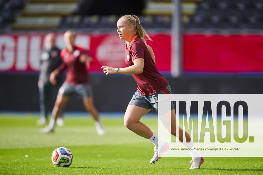 LEUVEN , PILKA NOZNA KOBIET ( WOMEN S FOOTBALL) TRENING OFICJALNY PRZED POLFINALEM BARAZY MISTRZOSTW SWIATA 2027 TRENING NZ. PAULINA DUDEK FOTO RADOSLAW JOZWIAK CYFRASPORT NEWSPIX.PL --- Newspix.pl RA2_6421