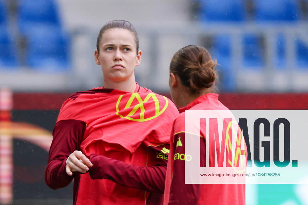 Karlsruhe, Deutschland: 08.10.2026 - Deutsche Fußballnationalmannschaft der Frauen - Abschlusstraining - Testspiel Deutschland vs. Australien Im Bild: v.li. Torhüterin Stina Johannes (Deutschland)