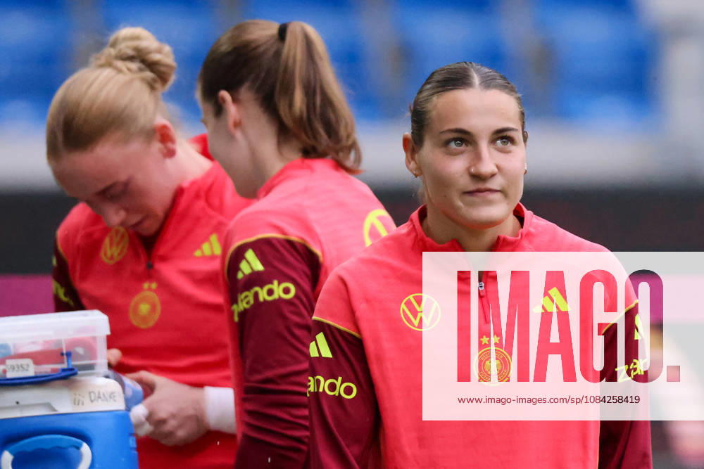 Karlsruhe, Deutschland: 08.10.2026 - Deutsche Fußballnationalmannschaft der Frauen - Abschlusstraining - Testspiel Deutschland vs. Australien Im Bild: v.li. Torhüterin Laura Dick (Deutschland), Torhüterin Stina Johannes (Deutschland) und Carlotta Wamser (Deutschland)