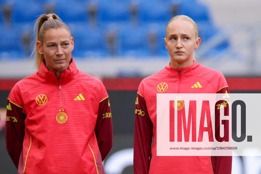 Karlsruhe, Deutschland: 08.10.2026 - Deutsche Fußballnationalmannschaft der Frauen - Abschlusstraining - Testspiel Deutschland vs. Australien Im Bild: v.li. Sarai Linder (Deutschland), die nachnominierte Luzie Zähringer Zaehringer (Deutschland)