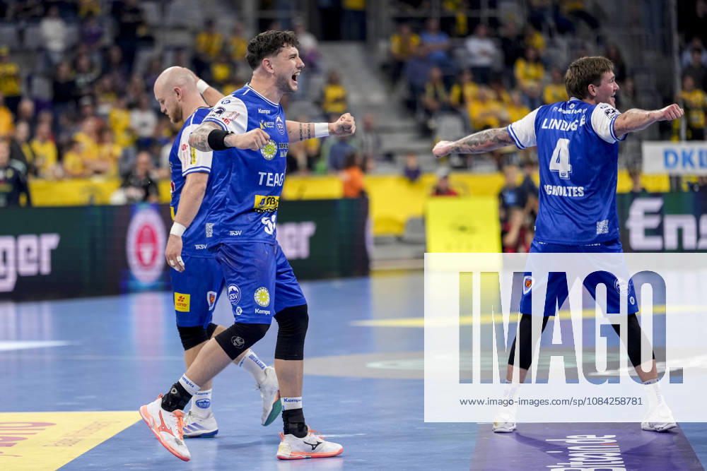 V.li.: Peter Walz (ThSV, 14), Justin Kurch (ThSV, 52), Elias Scholtes (ThSV, 4), Spieler vom ThSV Eisenach, Jubel, jubeln, jubelt, celebration, Freude, freuen, freut sich, zuversichtlich, optimistisch, positiv, Aktion, Action, Spielszene, 08.10.2026, Mannheim (Deutschland), Handball, Bundesliga, Rhein-Neckar Löwen - ThSV Eisenach