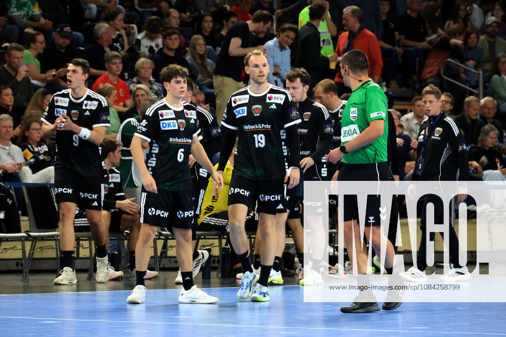 GER Deutschland, Handball, EHF Champions League, 08.10.2026, Saison 2026 2027, Berlin, Fuechse Berlin vs FC Porto Fuechse-Spielerkreis, Mathias Gidsel ( Fuechse Berlin 19 ), Prantner, Leo ( Fuechse Berlin 6 ) nordphoto GmbH Engler Berlin Max-Schmeling-Halle Berlin Deutschland