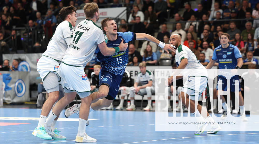 2026.10.08 Deutschland, Stuttgart Handball TVB Stuttgart vs. HSG Wetzlar, v.l. Marti Soler (Wetzlar), Petter Overby (Wetzlar), Simone Mengon (TVB)