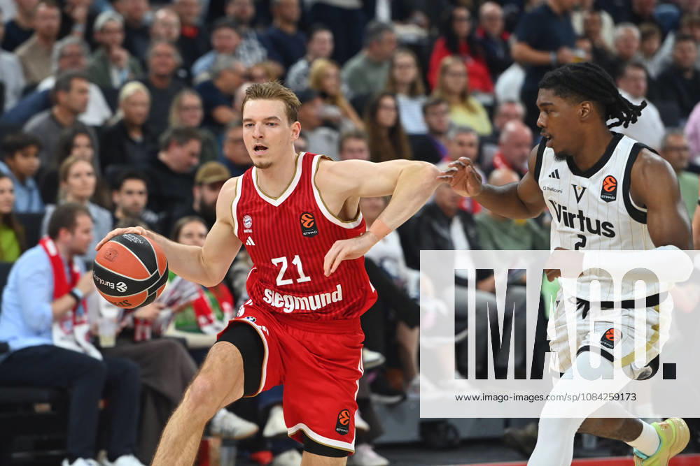 Justus HOLLATZ (FCB) Aktion,Zweikampf gegen Marcus CARR (Bologna). Basketball Euro League,Saison 2026 2027, FC Bayern Muenchen - Virtus Bologna am 08.10.2026 , S A P G A R D EN
