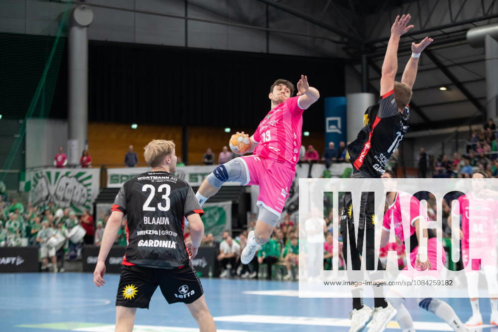 Handball, HBL2: SC DHfK Leipzig - TuS N-Lübbecke; 08.10.2026 Matej Klima (13, SC DHfK Leipzig) steigt zum Wurf hoch. Handball, 2. Bundesliga, Saison 2026 2027, 7. Spieltag: SC DHfK Leipzig vs. TuS N-Lübbecke am 08.10.2026 in der Quarterback Immobilien Arena Leipzig.