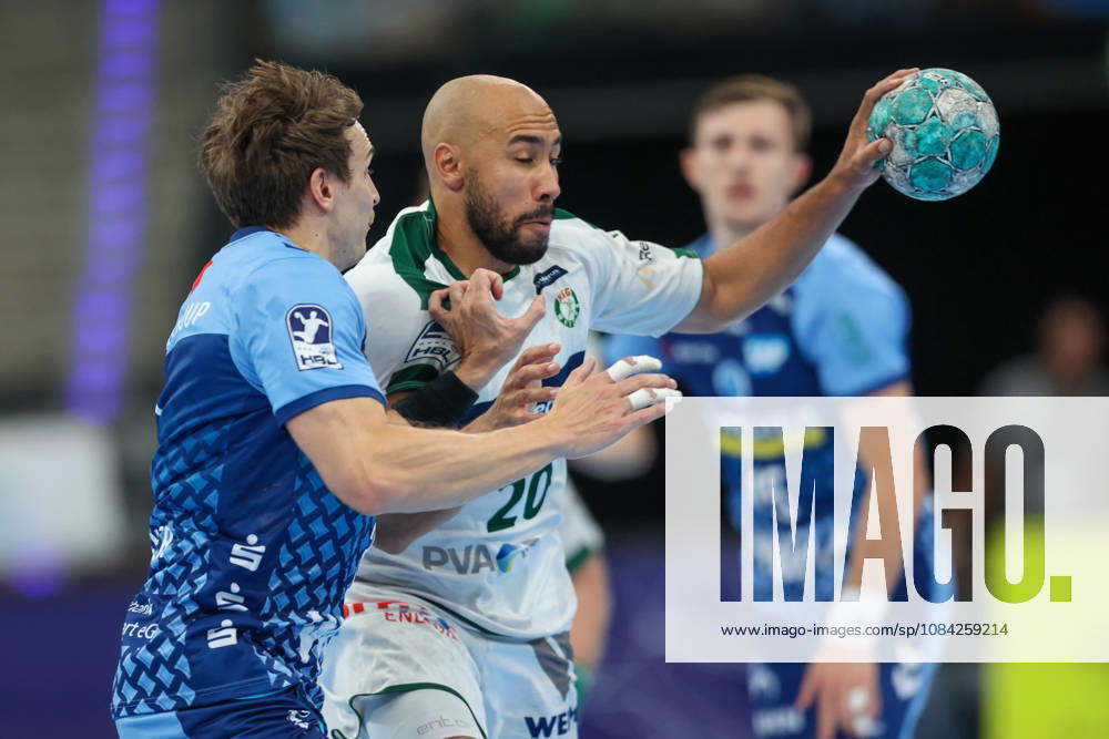 Cyrill Akakpo (HSG Wetzlar, 20) im Duell mit Max Haefner (TVB Stuttgart, 3) GER, TVB Stuttgart vs. HSG Wetzlar, Handball, Opel Handball-Bundesliga, 8. Spieltag, Spielzeit 2026 2027, 08.10.2026 GER, TVB Stuttgart vs. HSG Wetzlar, Handball, Opel Handball-Bundesliga, 8. Spieltag, Spielzeit 2026 2027, 08.10.2026 Stuttgart