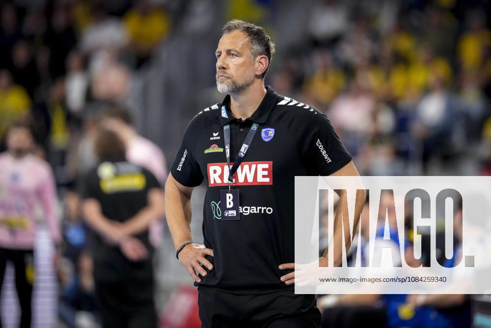 Maik Machulla (Trainer, Cheftrainer, RNL), Einzelbild, Einzelfoto, Aktion, Action, enttäuscht schauend, Enttäuschung, Frustration, disappointed, pessimistisch, mit leerem Blick, 08.10.2026, Mannheim (Deutschland), Handball, Bundesliga, Rhein-Neckar Löwen - ThSV Eisenach