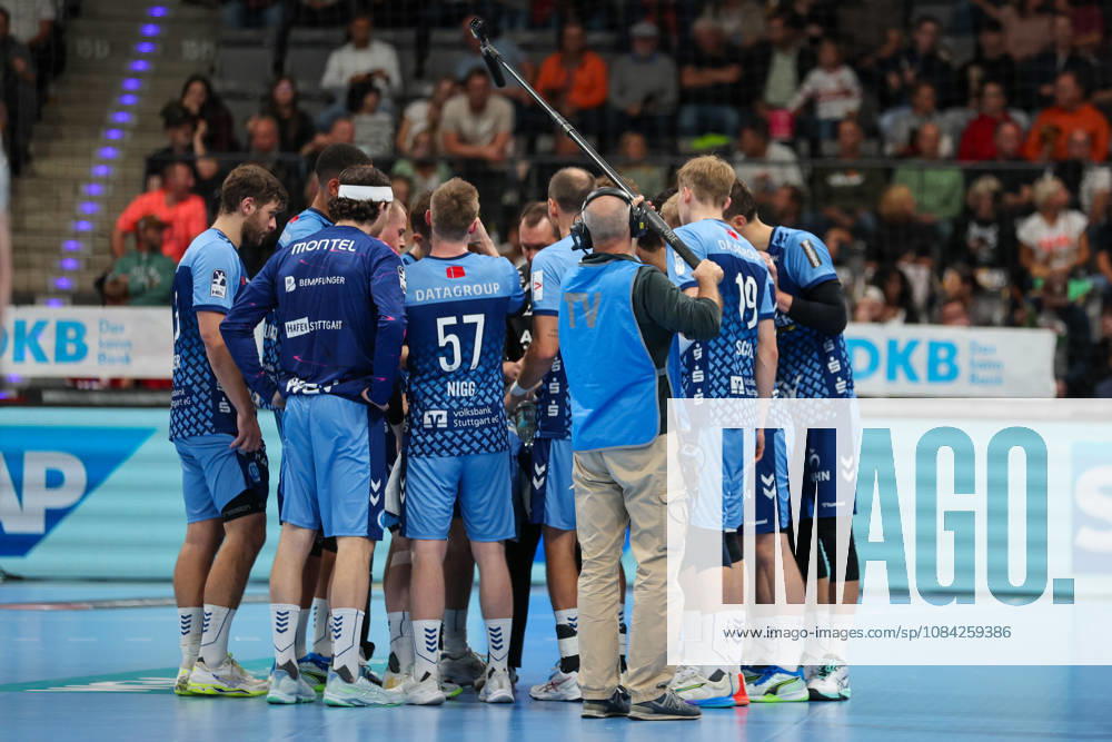 Die Mannschaft des TVB Stuttgart während einer Auszeit GER, TVB Stuttgart vs. HSG Wetzlar, Handball, Opel Handball-Bundesliga, 8. Spieltag, Spielzeit 2026 2027, 08.10.2026 GER, TVB Stuttgart vs. HSG Wetzlar, Handball, Opel Handball-Bundesliga, 8. Spieltag, Spielzeit 2026 2027, 08.10.2026 Stuttgart