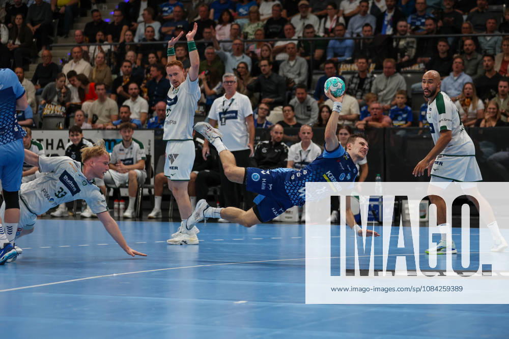 Simone Mengon (TVB Stuttgart, 15) beim Wurf GER, TVB Stuttgart vs. HSG Wetzlar, Handball, Opel Handball-Bundesliga, 8. Spieltag, Spielzeit 2026 2027, 08.10.2026 GER, TVB Stuttgart vs. HSG Wetzlar, Handball, Opel Handball-Bundesliga, 8. Spieltag, Spielzeit 2026 2027, 08.10.2026 Stuttgart