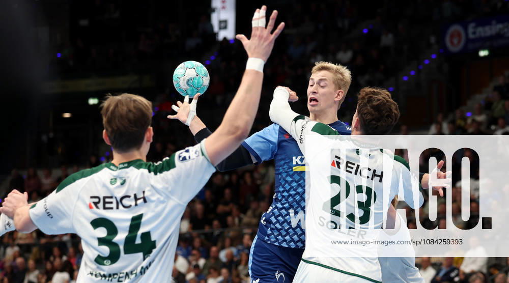 2026.10.08 Deutschland, Stuttgart Handball TVB Stuttgart vs. HSG Wetzlar, v.l. Paul Komepenhans (Wetzlar), Torben Matzken (TVB), Marti Soler (Wetzlar)