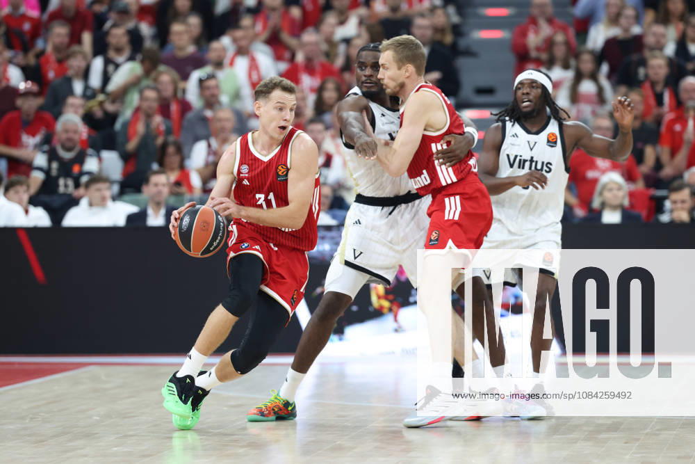 Rokas Jokubaitis (FC Bayern Basketball, 31) mit Ball mit Niels Giffey (FC Bayern Basketball, 05), GER, FC Bayern Basketball vs. Virtus Bologna, Basketball, Euroleague, 4. Spieltag, Saison 2026 2027, 08.10.2026, GER, FC Bayern Basketball vs. Virtus Bologna, Basketball, Euroleague, 4. Spieltag, Saison 2026 2027, 08.10.2026 Muenchen