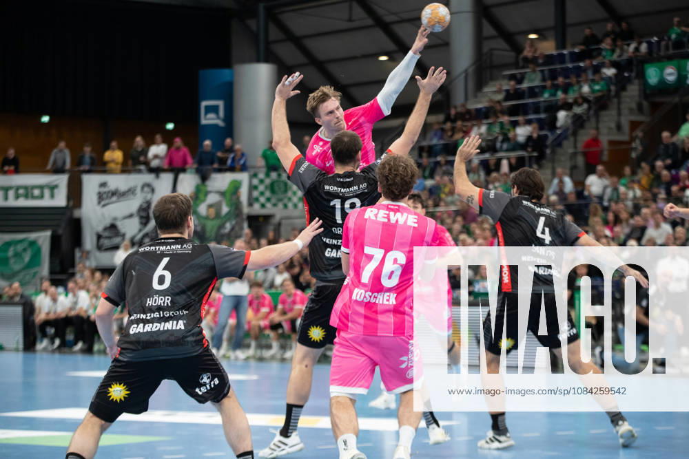 Handball, HBL2: SC DHfK Leipzig - TuS N-Lübbecke; 08.10.2026 Franz Semper (32, SC DHfK Leipzig) wirft aus dem Rückraum. Handball, 2. Bundesliga, Saison 2026 2027, 7. Spieltag: SC DHfK Leipzig vs. TuS N-Lübbecke am 08.10.2026 in der Quarterback Immobilien Arena Leipzig.