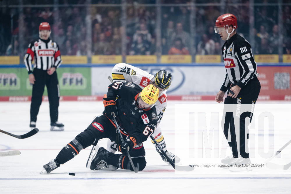 Matthew Wedman (Loewen Frankfurt, 67), Phil Varone (Krefeld Pinguine, 76) GER, Loewen Frankfurt vs. Krefeld Pinguine, Eishockey, PENNY DEL, 7. Spieltag, Spielzeit 2026 2027, 08.10.2026 GER, Loewen Frankfurt vs. Krefeld Pinguine, Eishockey, PENNY DEL, 7. Spieltag, Spielzeit 2026 2027, 08.10.2026 Frankfurt am Main