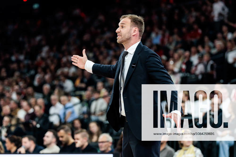 Anton Gavel (Headcoach FC Bayern Muenchen) gestures during the Turkish Airlines EuroLeague match between FC Bayern Muenchen vs. Virtus Bologna at SAP Garden on round 4 of Turkish Airlines EuroLeague on October 08, 2026 in Munich, Germany. Bavaria Germany