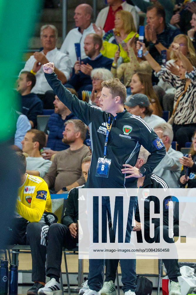 Im Bild: Nicolej Krickau (Fuechse Berlin, Trainer), Jubel 08.10.2026, Fuechse Berlin - FC Porto, EHF Handball Champions League, Saison 2026 27, Max-Schmeling-Halle