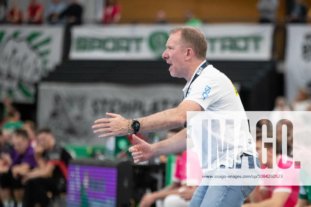 Handball, HBL2: SC DHfK Leipzig - TuS N-Lübbecke; 08.10.2026 Cheftrainer Frank Carstens (SC DHfK Leipzig) in Action. Handball, 2. Bundesliga, Saison 2026 2027, 7. Spieltag: SC DHfK Leipzig vs. TuS N-Lübbecke am 08.10.2026 in der Quarterback Immobilien Arena Leipzig.