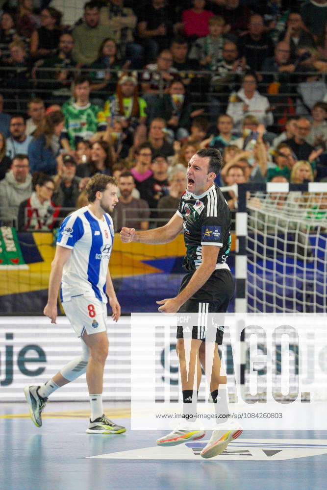 Im Bild: Aitor Arino (Fuechse Berlin, 14), , Tor, Treffer, Jubel, Torjubel, Freude, Begeisterung, feiert, jubelt 08.10.2026, Fuechse Berlin - FC Porto, EHF Handball Champions League, Saison 2026 27, Max-Schmeling-Halle 08.10.2026, Fuechse Berlin - FC Porto, EHF Handball Champions League, Saison 2026 27, Max-Schmeling-Halle 08.10.2026, Fuechse Berlin - FC Porto, EHF Handball Champions League, Saison 2026 27, Max-Schmeling-Halle 08.10.2026, Fuechse Berlin - FC Porto, EHF Handball Champions League, Saison 2026 27, Max-Schmeling-Halle