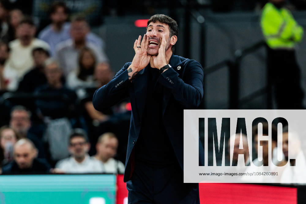 Alex Mumbru (Head Coach Virtus Bologna) yelling during the Turkish Airlines EuroLeague match between FC Bayern Muenchen vs. Virtus Bologna at SAP Garden on round 4 of Turkish Airlines EuroLeague on October 08, 2026 in Munich, Germany. Bavaria Germany