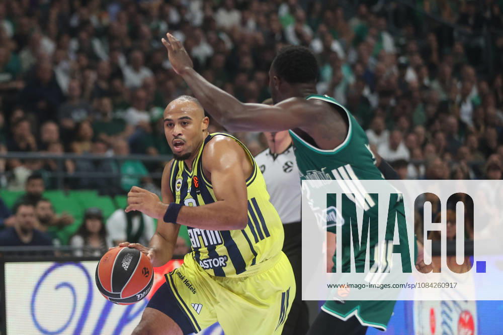 Panatinaikos AKTOR v Fenerbahce Tarfin - EuroLeague ATHENS, GREECE - OCTOBER 08 : Fenerbahce Tarfin s Talen Horton-Tucker (L) competes for the ball against a Panathinaikos AKTOR player during the fourth-week EuroLeague basketball match between Panathinaikos AKTOR and Fenerbahce Tarfin at OAKA Sports Hall in Athens, Greece on October 08, 2026. Ayhan Mehmet Anadolu Athens Greece. Editorial use only. Please get in touch for any other usage.